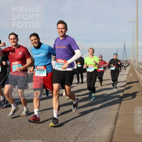 03.10.2025 - Köhlbrandbrückenlauf Lena Gebhardt http://msf.ph/oto/9141877 03.10.2025 09:59:42 Position 2 37, 2984, 1815 meine-sportfotos.de