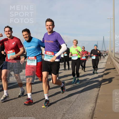 03.10.2025 - Köhlbrandbrückenlauf Lena Gebhardt http://msf.ph/oto/9141881 03.10.2025 09:59:42 Position 2 1815, 2984, 2502 meine-sportfotos.de
