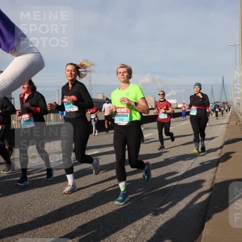 03.10.2025 - Köhlbrandbrückenlauf Lena Gebhardt http://msf.ph/oto/9141898 03.10.2025 09:59:43 Position 2 1778, 2502 meine-sportfotos.de