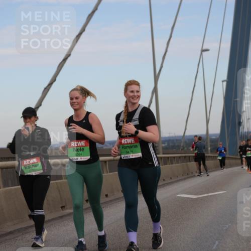 03.10.2025 - Köhlbrandbrückenlauf Jannik Wohlers http://msf.ph/oto/9141901 03.10.2025 15:39:25 Position 1 8394, 8414, 8723 meine-sportfotos.de