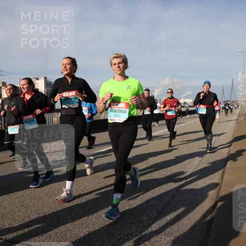 03.10.2025 - Köhlbrandbrückenlauf Lena Gebhardt http://msf.ph/oto/9141905 03.10.2025 09:59:43 Position 2 1778, 2502 meine-sportfotos.de