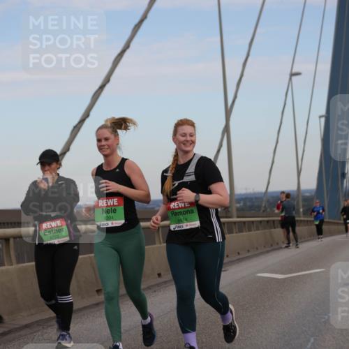 03.10.2025 - Köhlbrandbrückenlauf Jannik Wohlers http://msf.ph/oto/9141906 03.10.2025 15:39:25 Position 1 8723, 8394, 8414 meine-sportfotos.de