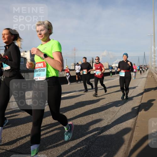 03.10.2025 - Köhlbrandbrückenlauf Lena Gebhardt http://msf.ph/oto/9141908 03.10.2025 09:59:44 Position 2 1778, 2502 meine-sportfotos.de