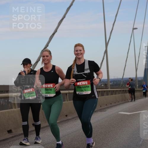 03.10.2025 - Köhlbrandbrückenlauf Jannik Wohlers http://msf.ph/oto/9141913 03.10.2025 15:39:25 Position 1 8723, 8394, 8414 meine-sportfotos.de