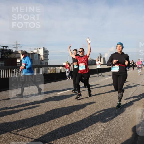 03.10.2025 - Köhlbrandbrückenlauf Lena Gebhardt http://msf.ph/oto/9141916 03.10.2025 09:59:44 Position 2  meine-sportfotos.de