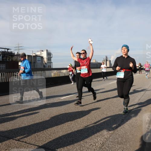 03.10.2025 - Köhlbrandbrückenlauf Lena Gebhardt http://msf.ph/oto/9141918 03.10.2025 09:59:44 Position 2  meine-sportfotos.de