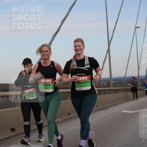 03.10.2025 - Köhlbrandbrückenlauf Jannik Wohlers http://msf.ph/oto/9141919 03.10.2025 15:39:25 Position 1 8723, 8394, 8414 meine-sportfotos.de