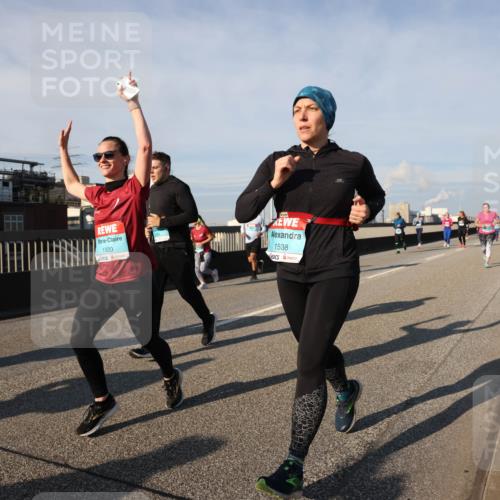 03.10.2025 - Köhlbrandbrückenlauf Lena Gebhardt http://msf.ph/oto/9141924 03.10.2025 09:59:45 Position 2 1538 meine-sportfotos.de