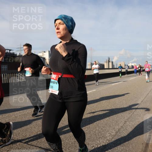 03.10.2025 - Köhlbrandbrückenlauf Lena Gebhardt http://msf.ph/oto/9141928 03.10.2025 09:59:45 Position 2 1920, 538 meine-sportfotos.de
