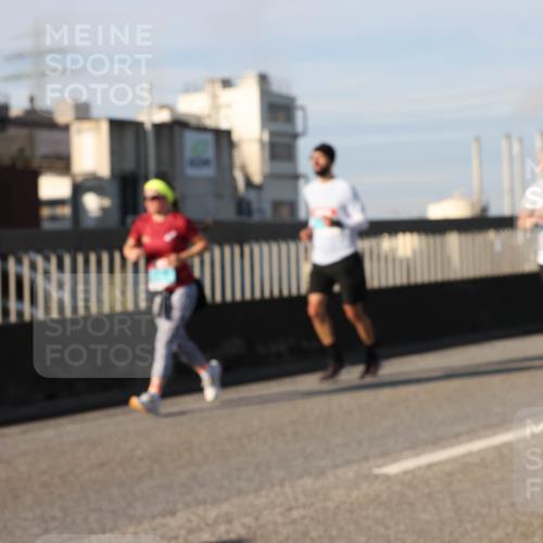 03.10.2025 - Köhlbrandbrückenlauf Lena Gebhardt http://msf.ph/oto/9141942 03.10.2025 09:59:46 Position 2  meine-sportfotos.de