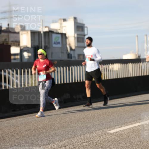 03.10.2025 - Köhlbrandbrückenlauf Lena Gebhardt http://msf.ph/oto/9141945 03.10.2025 09:59:46 Position 2  meine-sportfotos.de