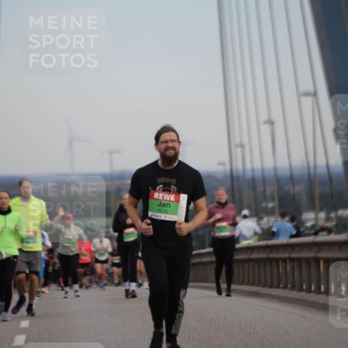 03.10.2025 - Köhlbrandbrückenlauf Jannik Wohlers http://msf.ph/oto/9141946 03.10.2025 15:39:29 Position 1 9215 meine-sportfotos.de