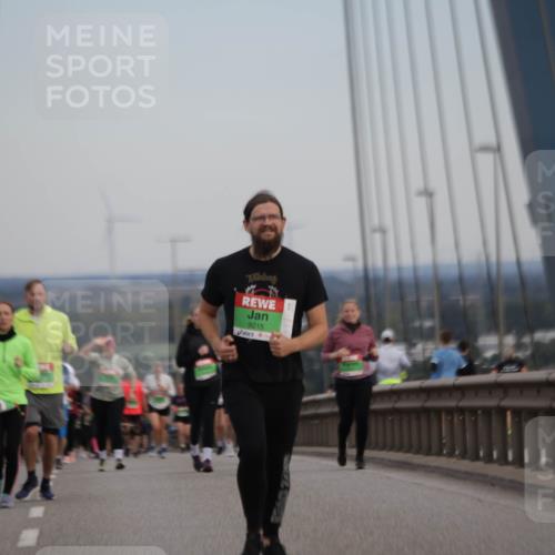 03.10.2025 - Köhlbrandbrückenlauf Jannik Wohlers http://msf.ph/oto/9141949 03.10.2025 15:39:29 Position 1 9215 meine-sportfotos.de