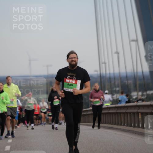 03.10.2025 - Köhlbrandbrückenlauf Jannik Wohlers http://msf.ph/oto/9141950 03.10.2025 15:39:29 Position 1 9215 meine-sportfotos.de