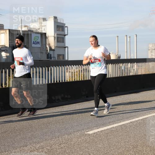03.10.2025 - Köhlbrandbrückenlauf Lena Gebhardt http://msf.ph/oto/9141955 03.10.2025 09:59:47 Position 2 1885 meine-sportfotos.de