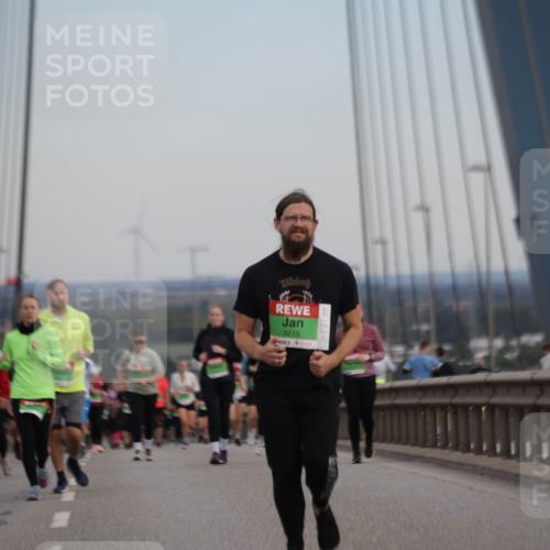 03.10.2025 - Köhlbrandbrückenlauf Jannik Wohlers http://msf.ph/oto/9141962 03.10.2025 15:39:30 Position 1 9215 meine-sportfotos.de