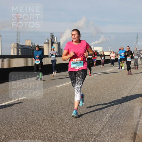 03.10.2025 - Köhlbrandbrückenlauf Lena Gebhardt http://msf.ph/oto/9141969 03.10.2025 09:59:48 Position 2 3239 meine-sportfotos.de