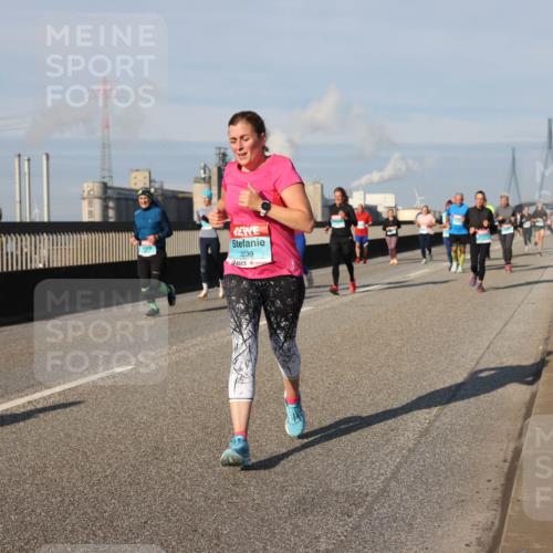 03.10.2025 - Köhlbrandbrückenlauf Lena Gebhardt http://msf.ph/oto/9141975 03.10.2025 09:59:48 Position 2 3239 meine-sportfotos.de