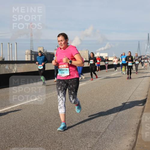 03.10.2025 - Köhlbrandbrückenlauf Lena Gebhardt http://msf.ph/oto/9141980 03.10.2025 09:59:48 Position 2 3239 meine-sportfotos.de