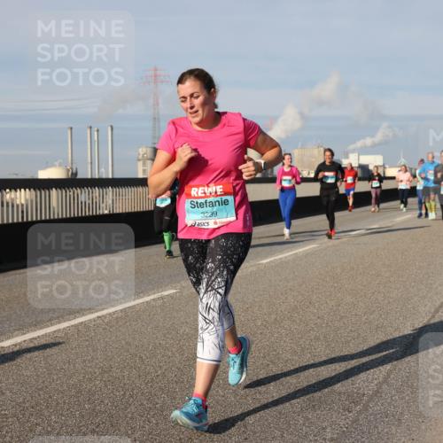 03.10.2025 - Köhlbrandbrückenlauf Lena Gebhardt http://msf.ph/oto/9141983 03.10.2025 09:59:49 Position 2 3239 meine-sportfotos.de