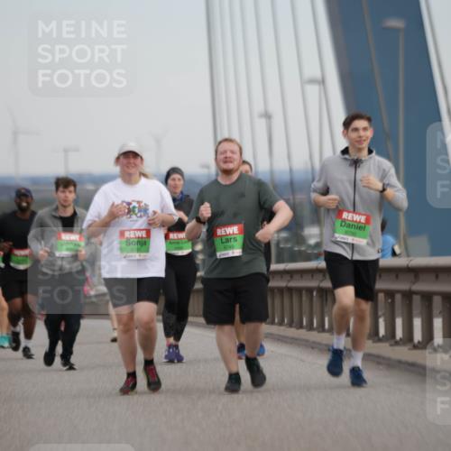 03.10.2025 - Köhlbrandbrückenlauf Jannik Wohlers http://msf.ph/oto/9141985 03.10.2025 15:40:29 Position 1 6499, 8751, 8749, 8750 meine-sportfotos.de