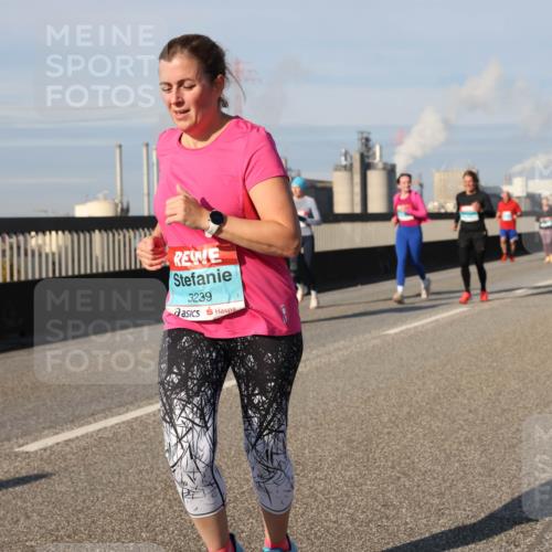 03.10.2025 - Köhlbrandbrückenlauf Lena Gebhardt http://msf.ph/oto/9141988 03.10.2025 09:59:49 Position 2 3239 meine-sportfotos.de