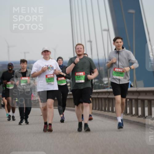 03.10.2025 - Köhlbrandbrückenlauf Jannik Wohlers http://msf.ph/oto/9141989 03.10.2025 15:40:29 Position 1 8751, 8749 meine-sportfotos.de