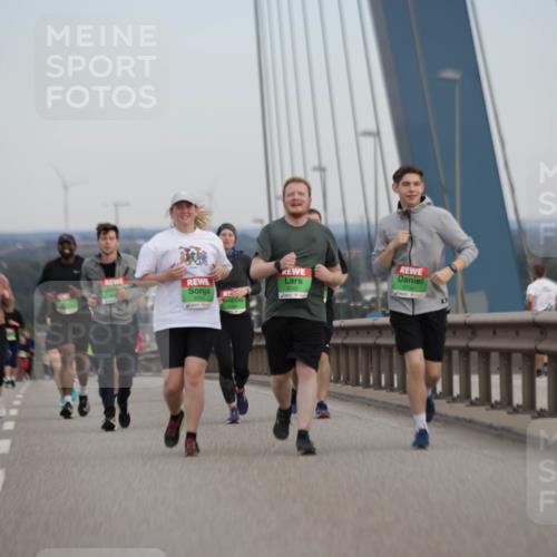 03.10.2025 - Köhlbrandbrückenlauf Jannik Wohlers http://msf.ph/oto/9141992 03.10.2025 15:40:29 Position 1 8749, 8751 meine-sportfotos.de