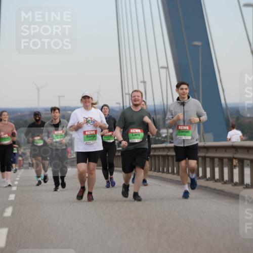 03.10.2025 - Köhlbrandbrückenlauf Jannik Wohlers http://msf.ph/oto/9141994 03.10.2025 15:40:29 Position 1 8749 meine-sportfotos.de