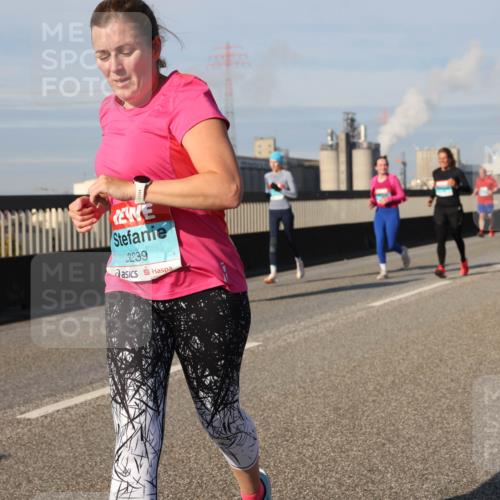 03.10.2025 - Köhlbrandbrückenlauf Lena Gebhardt http://msf.ph/oto/9141995 03.10.2025 09:59:49 Position 2 3239 meine-sportfotos.de