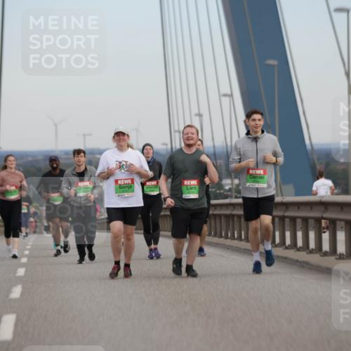 03.10.2025 - Köhlbrandbrückenlauf Jannik Wohlers http://msf.ph/oto/9141997 03.10.2025 15:40:29 Position 1 8749 meine-sportfotos.de