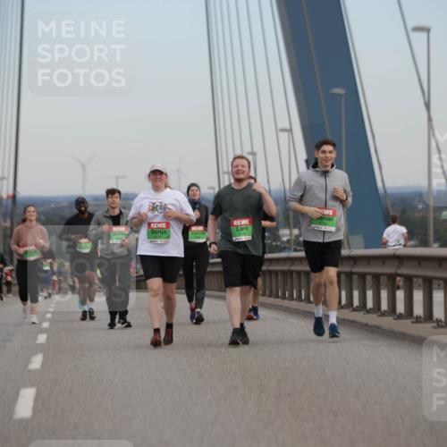 03.10.2025 - Köhlbrandbrückenlauf Jannik Wohlers http://msf.ph/oto/9142001 03.10.2025 15:40:29 Position 1 8749 meine-sportfotos.de