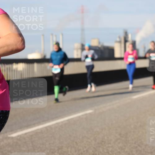 03.10.2025 - Köhlbrandbrückenlauf Lena Gebhardt http://msf.ph/oto/9142002 03.10.2025 09:59:49 Position 2  meine-sportfotos.de