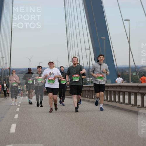 03.10.2025 - Köhlbrandbrückenlauf Jannik Wohlers http://msf.ph/oto/9142005 03.10.2025 15:40:29 Position 1 8749 meine-sportfotos.de