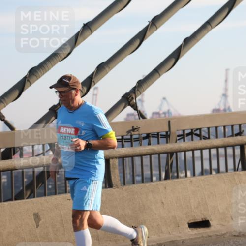 03.10.2025 - Köhlbrandbrückenlauf Yannick Fuchs http://msf.ph/oto/9142081 03.10.2025 08:27:23 Position 2 2760, 1286 meine-sportfotos.de