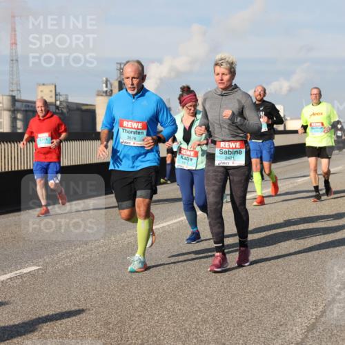 03.10.2025 - Köhlbrandbrückenlauf Lena Gebhardt http://msf.ph/oto/9142095 03.10.2025 09:59:54 Position 2 3676, 1911, 2421, 1731 meine-sportfotos.de