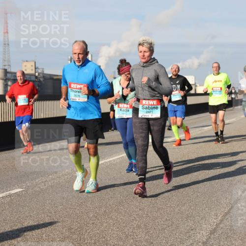 03.10.2025 - Köhlbrandbrückenlauf Lena Gebhardt http://msf.ph/oto/9142100 03.10.2025 09:59:54 Position 2 3676, 2421, 1911 meine-sportfotos.de