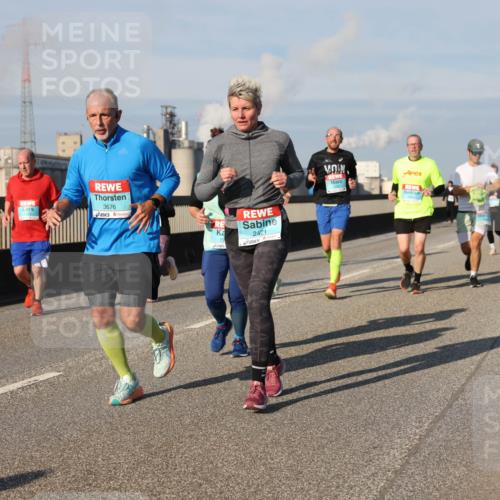 03.10.2025 - Köhlbrandbrückenlauf Lena Gebhardt http://msf.ph/oto/9142105 03.10.2025 09:59:54 Position 2 3676, 19, 2421 meine-sportfotos.de