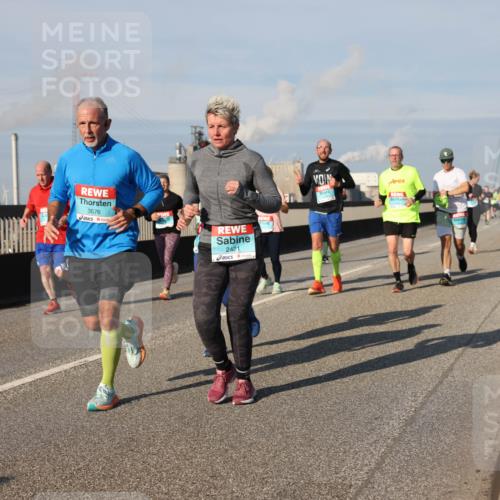 03.10.2025 - Köhlbrandbrückenlauf Lena Gebhardt http://msf.ph/oto/9142109 03.10.2025 09:59:54 Position 2 3676, 2421 meine-sportfotos.de