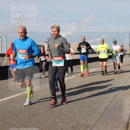 03.10.2025 - Köhlbrandbrückenlauf Lena Gebhardt http://msf.ph/oto/9142114 03.10.2025 09:59:54 Position 2 3676, 2421 meine-sportfotos.de