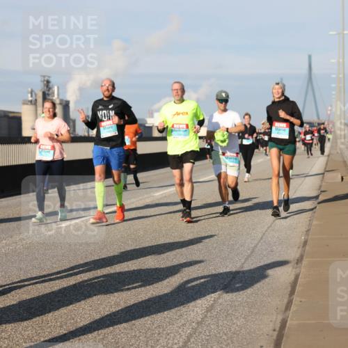 03.10.2025 - Köhlbrandbrückenlauf Lena Gebhardt http://msf.ph/oto/9142130 03.10.2025 09:59:55 Position 2 911 meine-sportfotos.de