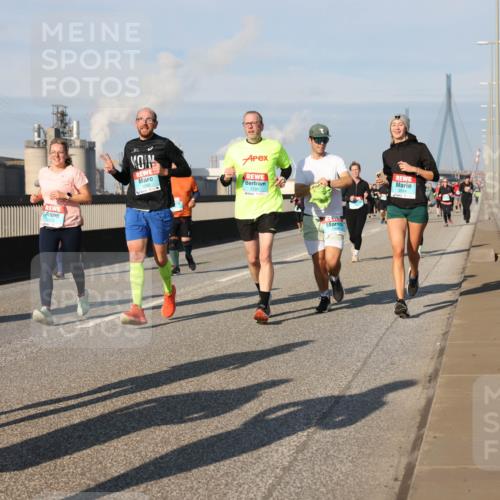 03.10.2025 - Köhlbrandbrückenlauf Lena Gebhardt http://msf.ph/oto/9142133 03.10.2025 09:59:55 Position 2 1911, 1731, 2514 meine-sportfotos.de