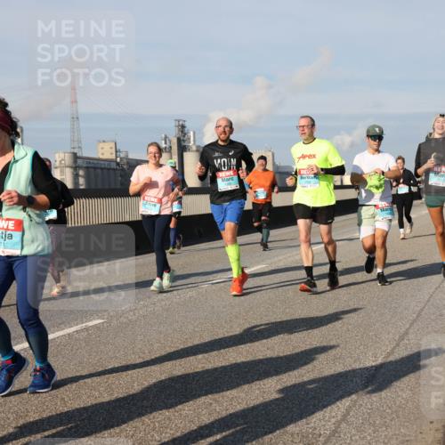 03.10.2025 - Köhlbrandbrückenlauf Lena Gebhardt http://msf.ph/oto/9142135 03.10.2025 09:59:56 Position 2 1911, 1731, 2514 meine-sportfotos.de
