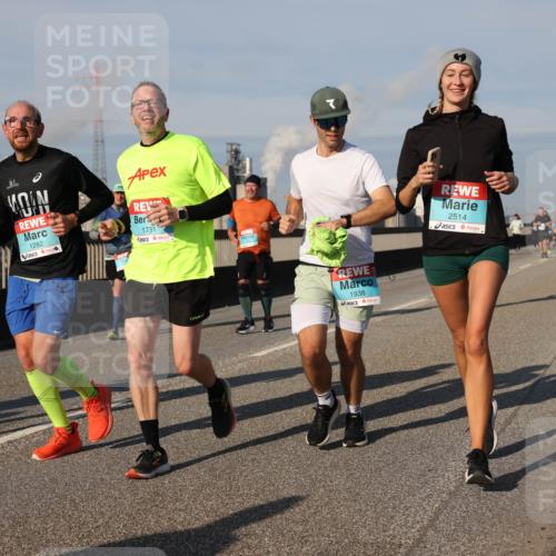 03.10.2025 - Köhlbrandbrückenlauf Lena Gebhardt http://msf.ph/oto/9142152 03.10.2025 09:59:57 Position 2 1672, 1282, 1731, 1938, 2514 meine-sportfotos.de