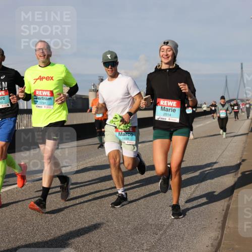 03.10.2025 - Köhlbrandbrückenlauf Lena Gebhardt http://msf.ph/oto/9142157 03.10.2025 09:59:57 Position 2 1672, 1282, 1731, 1938, 2514 meine-sportfotos.de