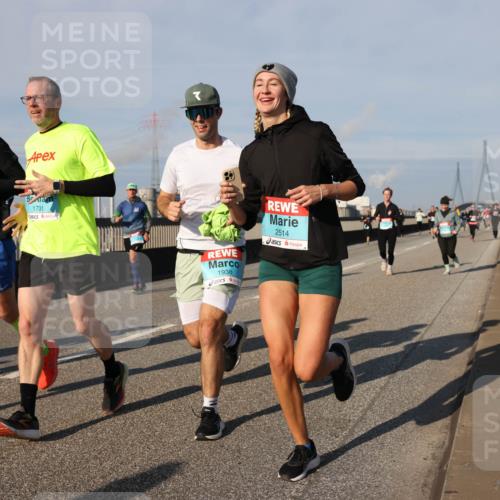 03.10.2025 - Köhlbrandbrückenlauf Lena Gebhardt http://msf.ph/oto/9142163 03.10.2025 09:59:58 Position 2 1282, 1731, 1938, 2514 meine-sportfotos.de