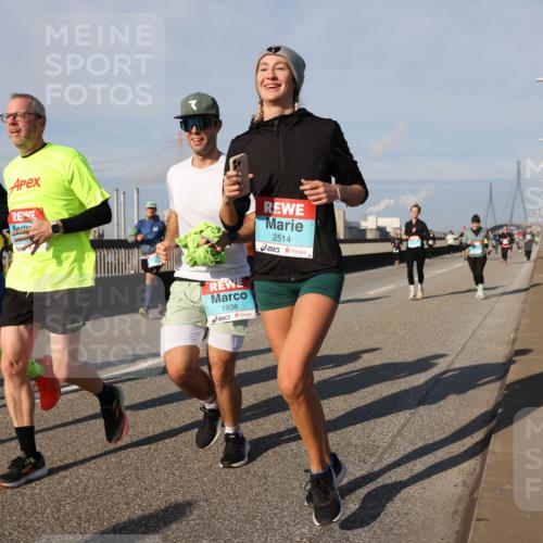 03.10.2025 - Köhlbrandbrückenlauf Lena Gebhardt http://msf.ph/oto/9142169 03.10.2025 09:59:58 Position 2 1672, 1282, 1938, 2514 meine-sportfotos.de