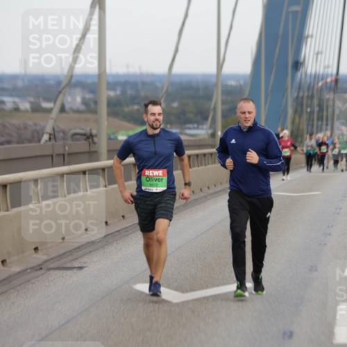 03.10.2025 - Köhlbrandbrückenlauf Jannik Wohlers http://msf.ph/oto/9142172 03.10.2025 15:41:21 Position 1 8672 meine-sportfotos.de