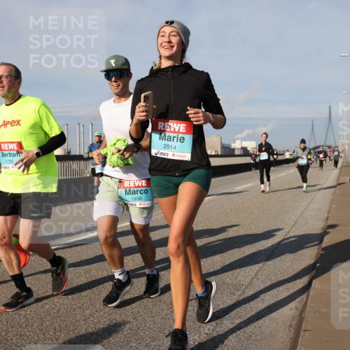 03.10.2025 - Köhlbrandbrückenlauf Lena Gebhardt http://msf.ph/oto/9142175 03.10.2025 09:59:58 Position 2 672, 1731, 1938, 2514 meine-sportfotos.de
