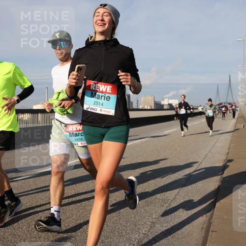 03.10.2025 - Köhlbrandbrückenlauf Lena Gebhardt http://msf.ph/oto/9142181 03.10.2025 09:59:58 Position 2 1282, 1731, 1938, 2514 meine-sportfotos.de